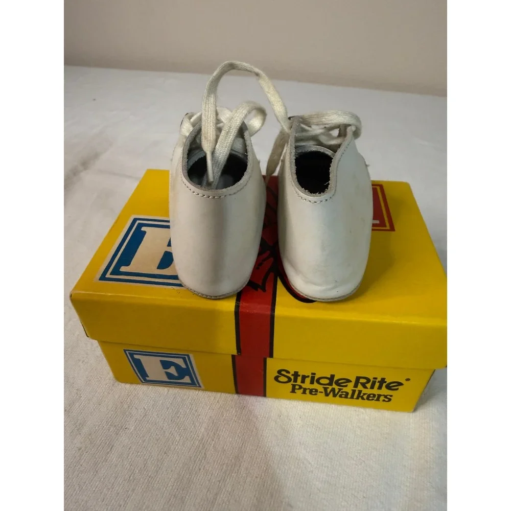 Vintage Stride Rite Pre-Walkers White Leather Crib Shoes with Bells Size 2‎ Box
